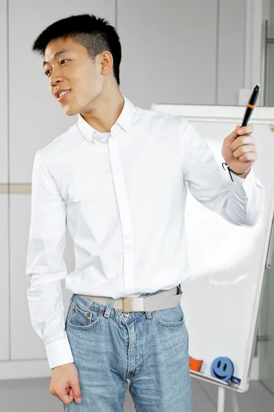 Man with a very big belt, washed jeans and a white shirt