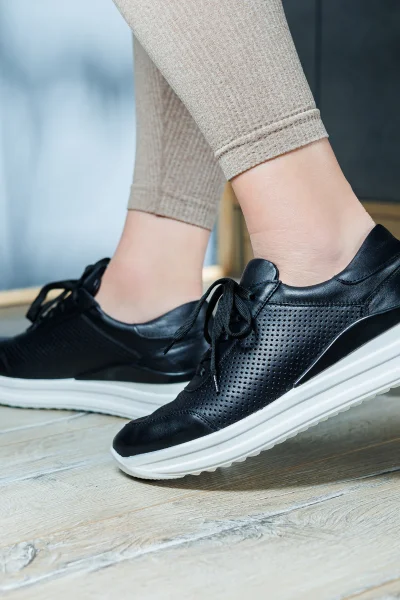 dress sneakers without socks